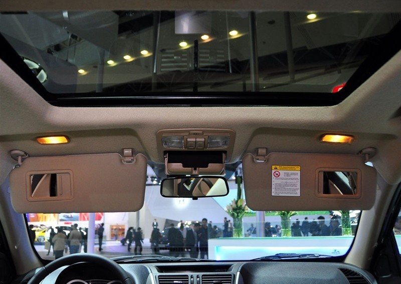 Geely Emgrand X7 1