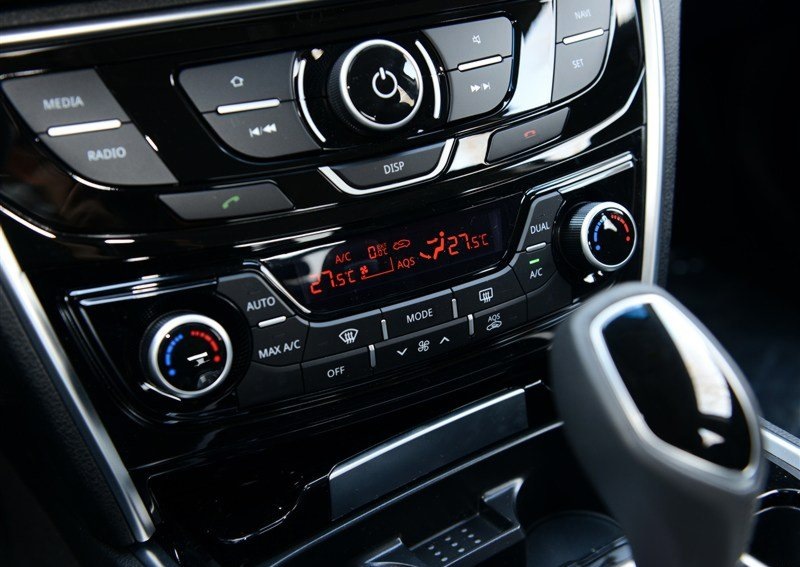 Огляд Geely GC9 2