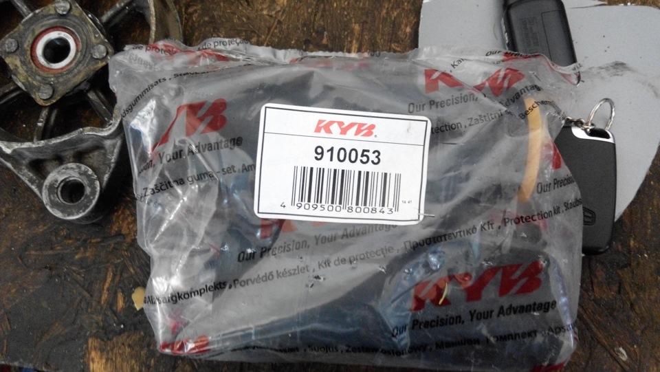 Заміна пильовиків задніх стійок (KYB 910053) 1