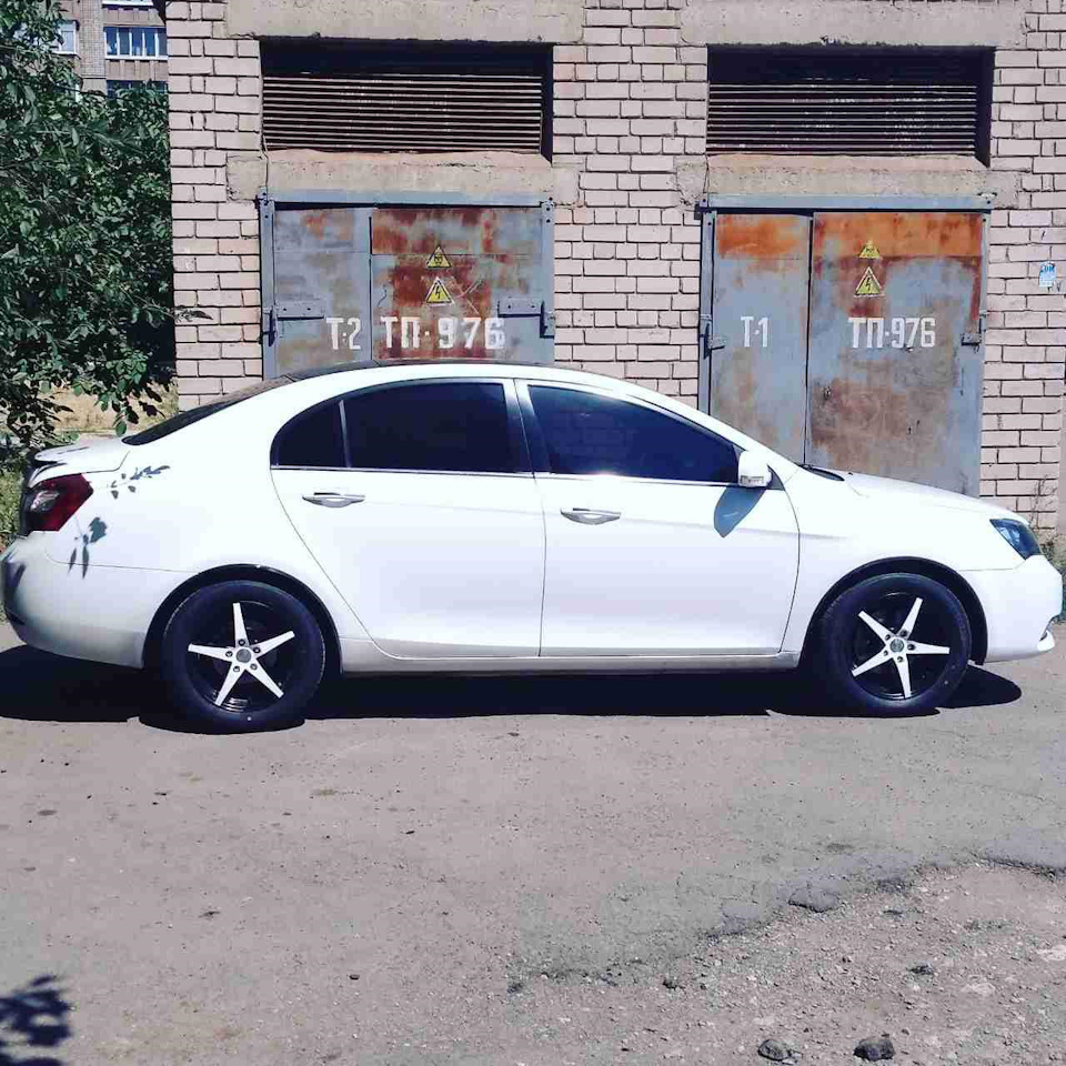 Нова Гума 215/55/ZR16 та Диски Emgrand EC7 1