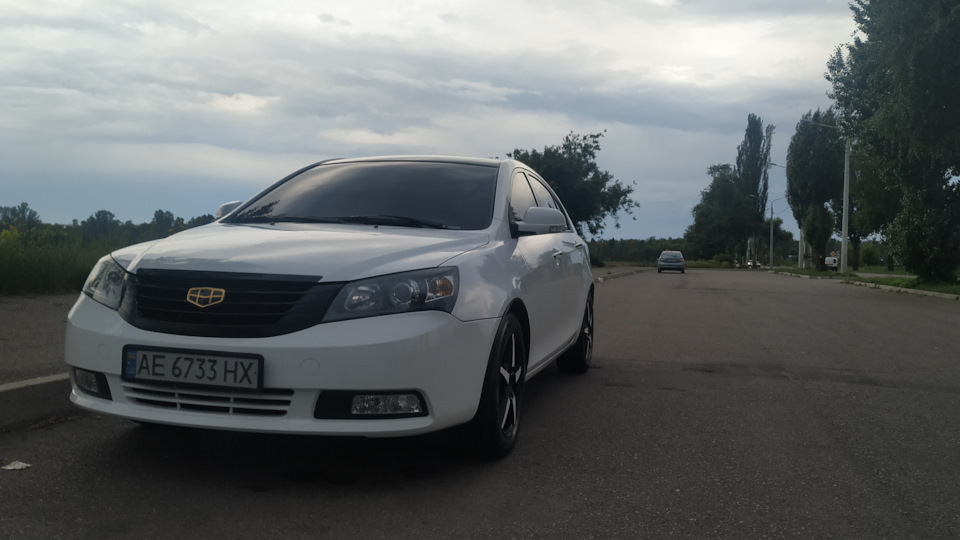 Поставив Активний сабвуфер Emgrand EC7 5