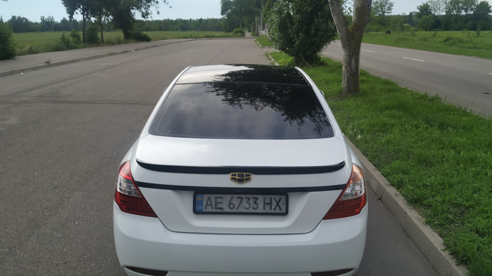Поставив Активний сабвуфер Emgrand EC7 4