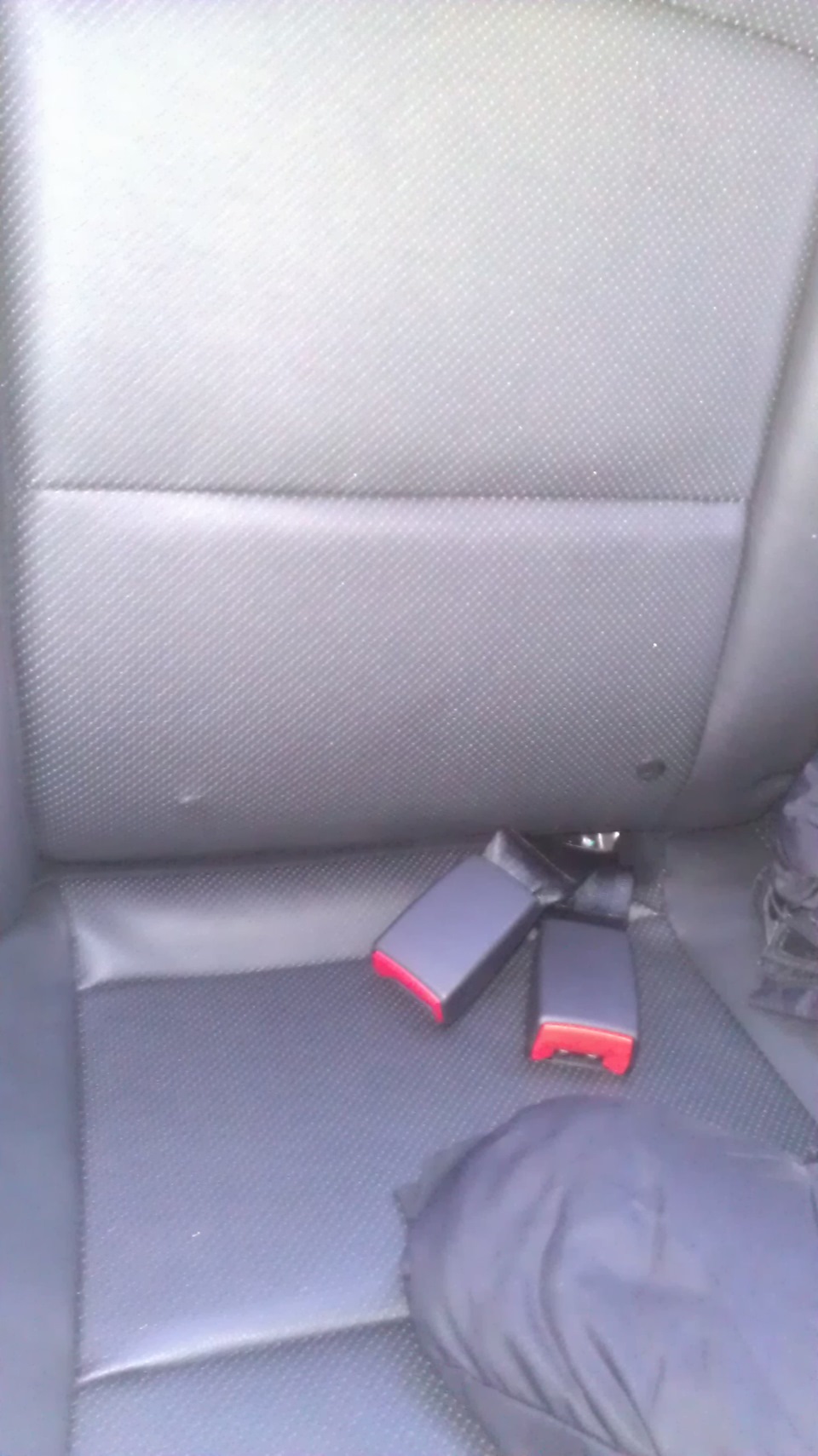 Заглушка, в спинці заднього сидіння, ISOFIX 1