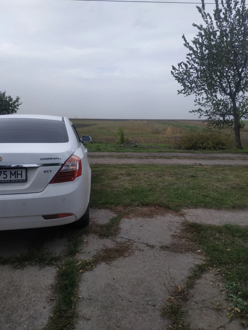 + і - володіння geely ec7