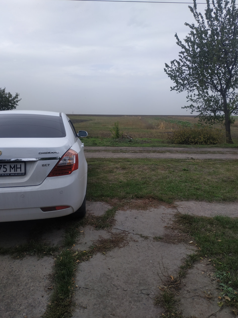 + і - володіння geely ec7 1