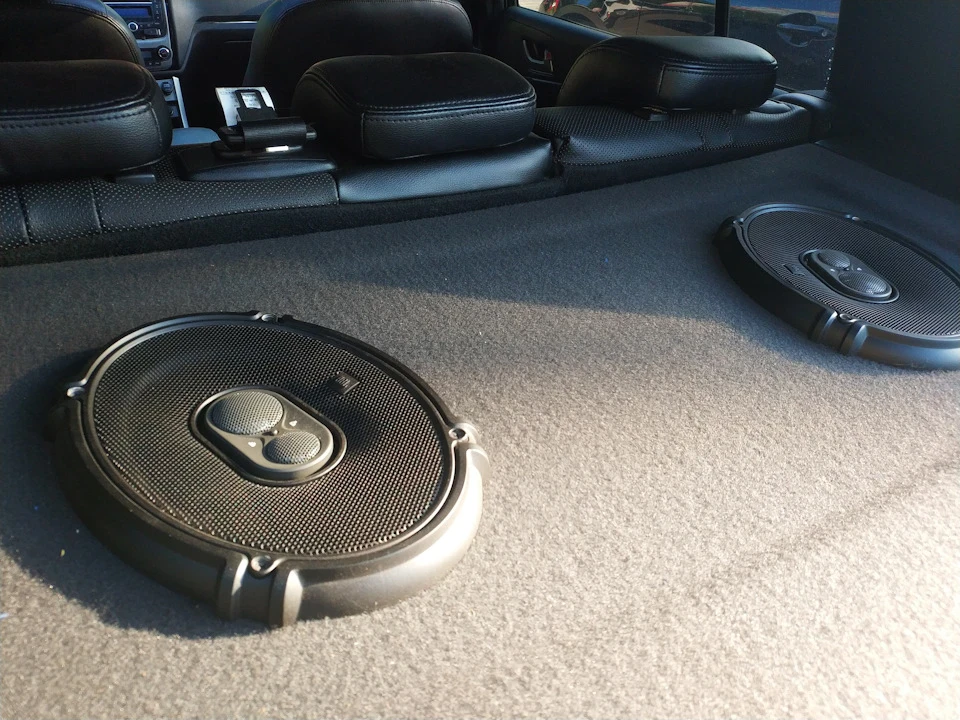 Калоші в багажнег jbl gto 938