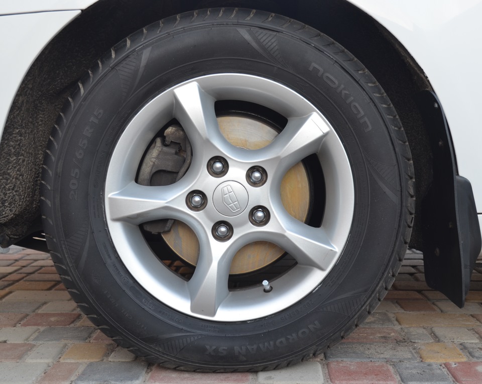Заміна передньої гуми Nokian Nordman SX 63 600 тис. км 3