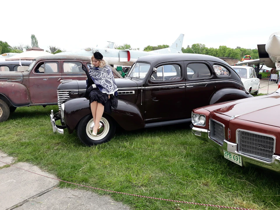 Побували на виставці ретро-автомобілів Old Car Land (Київ)