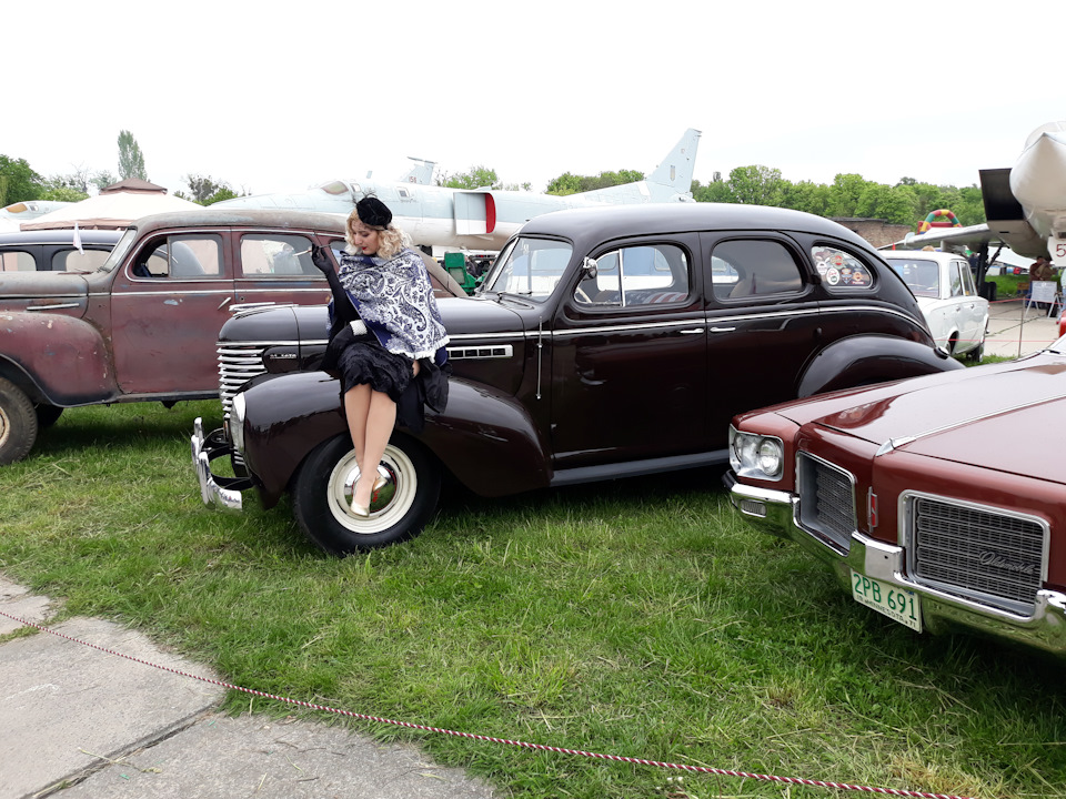 Побували на виставці ретро-автомобілів Old Car Land (Київ) 1
