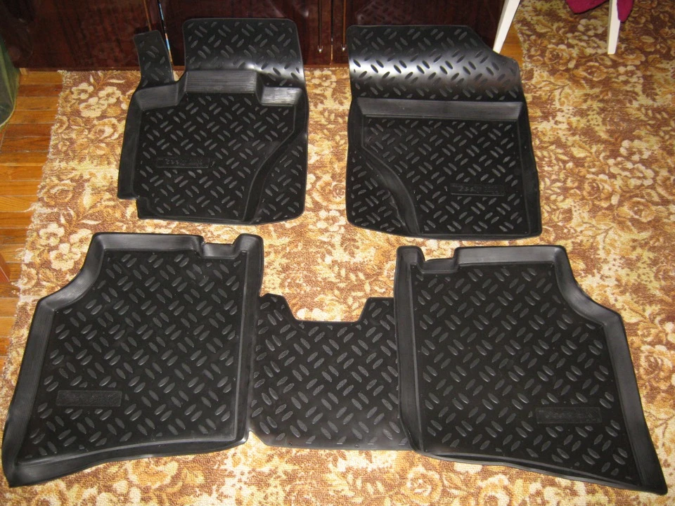 Купив оригінальні килимки GeelyMK