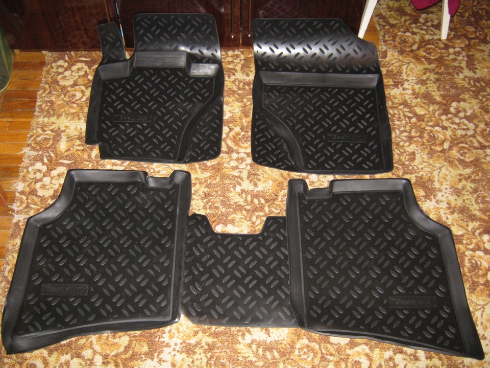 Купив оригінальні килимки GeelyMK 1