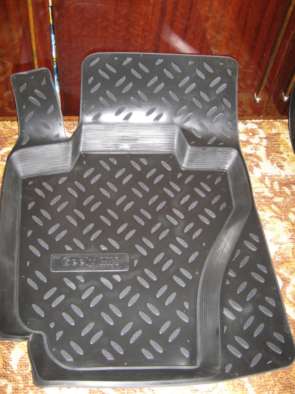 Купив оригінальні килимки GeelyMK 2