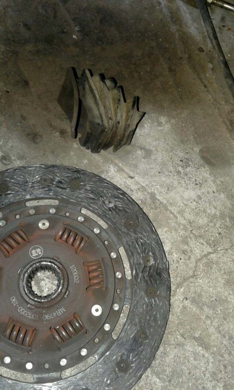 непомітно доїхали до заміни мастила в КПП, диска зчеплення, вичавного підшипника, пильовика вилки МКП 2