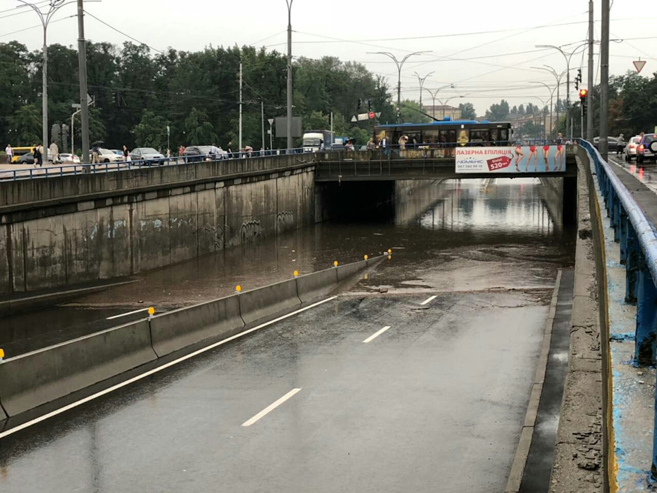 Вода тече в ноги 1