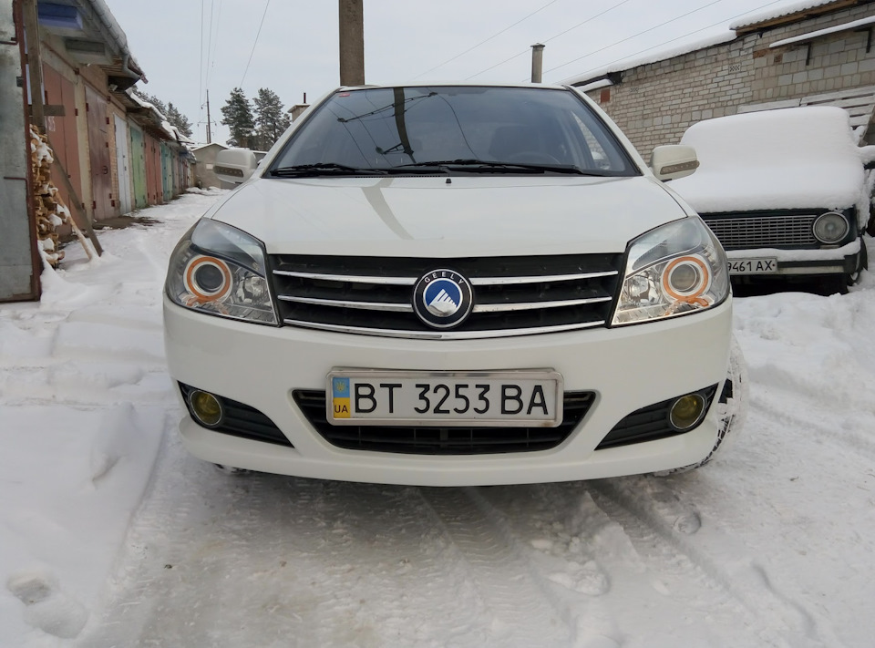 Що відбувається з фарами Geely MK через 5 років. Полірування Фар 4