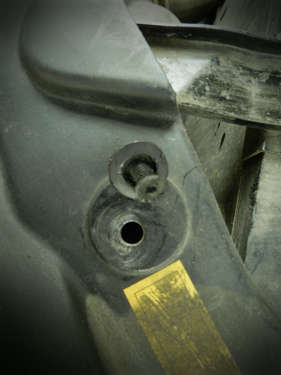 Заміна лампи ближнього світла 4