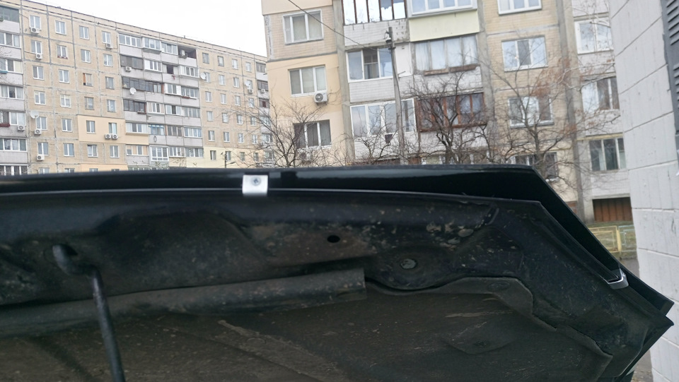 Дефлектор капота VIP Tuning. Краще не ставив би! 1