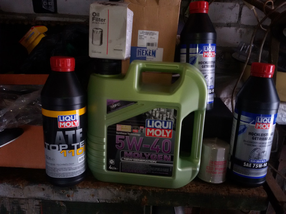 Voleex C30 заміна масла в двигуні, коробці і гідропідсилювачі на Liqui moly 1