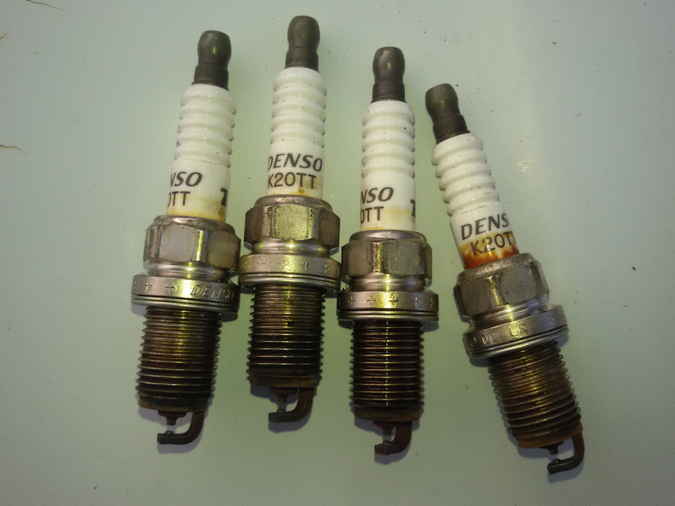 Заміна свічок запалювання з Denso K20TT на NGK 1667 V-Line №35 1