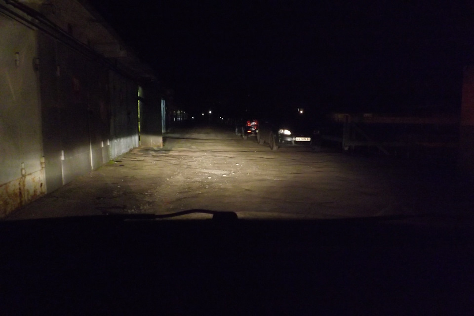 Заміна лампочок у фарах головного світла. 4