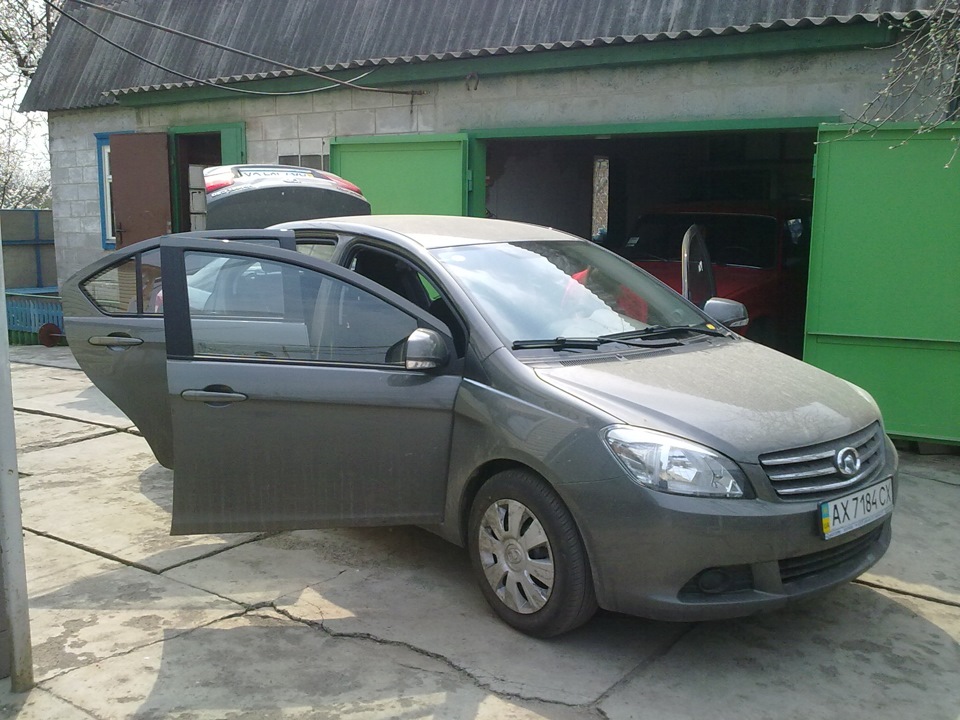 Субботник у салоні автомобіля =) 2