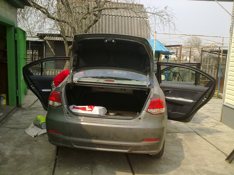Субботник у салоні автомобіля =) 5
