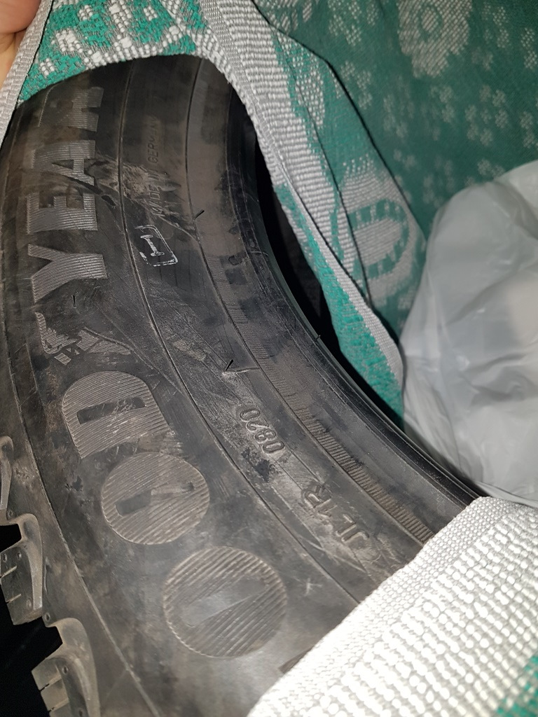 Перевзувся Goodyear UltraGrip Ice Arctic SUV 245/55 R19 3