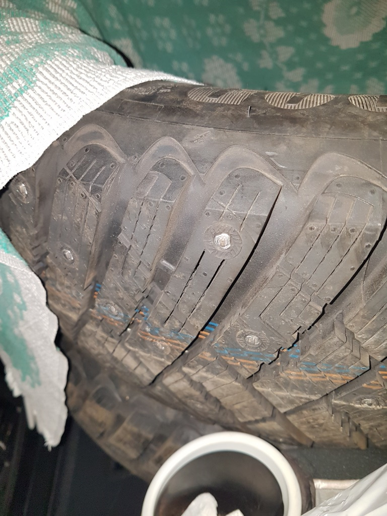 Перевзувся Goodyear UltraGrip Ice Arctic SUV 245/55 R19 1