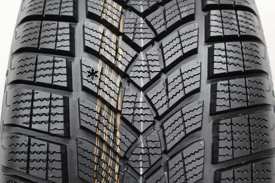 Goodyear UltraGrip Performance G1 SUV 235/55 R19 1