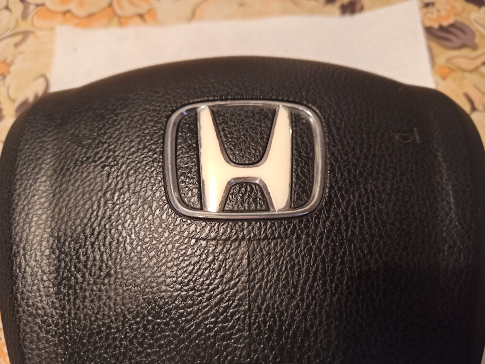 Заміна емблеми на кермі Honda 4