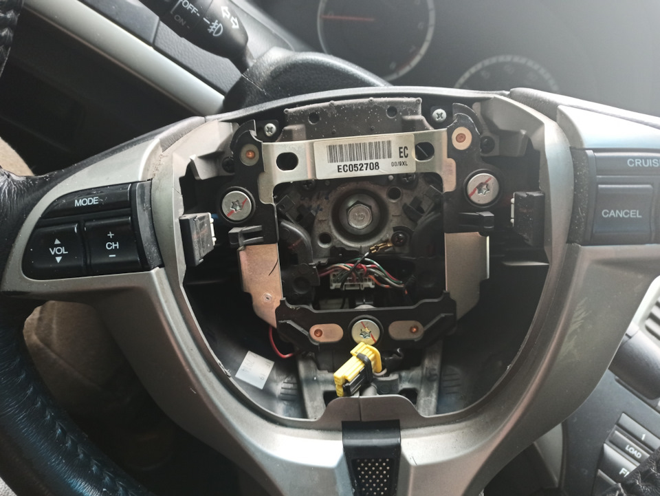 Заміна емблеми на кермі Honda 3