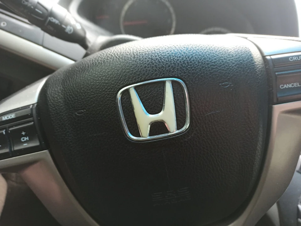 Заміна емблеми на кермі Honda