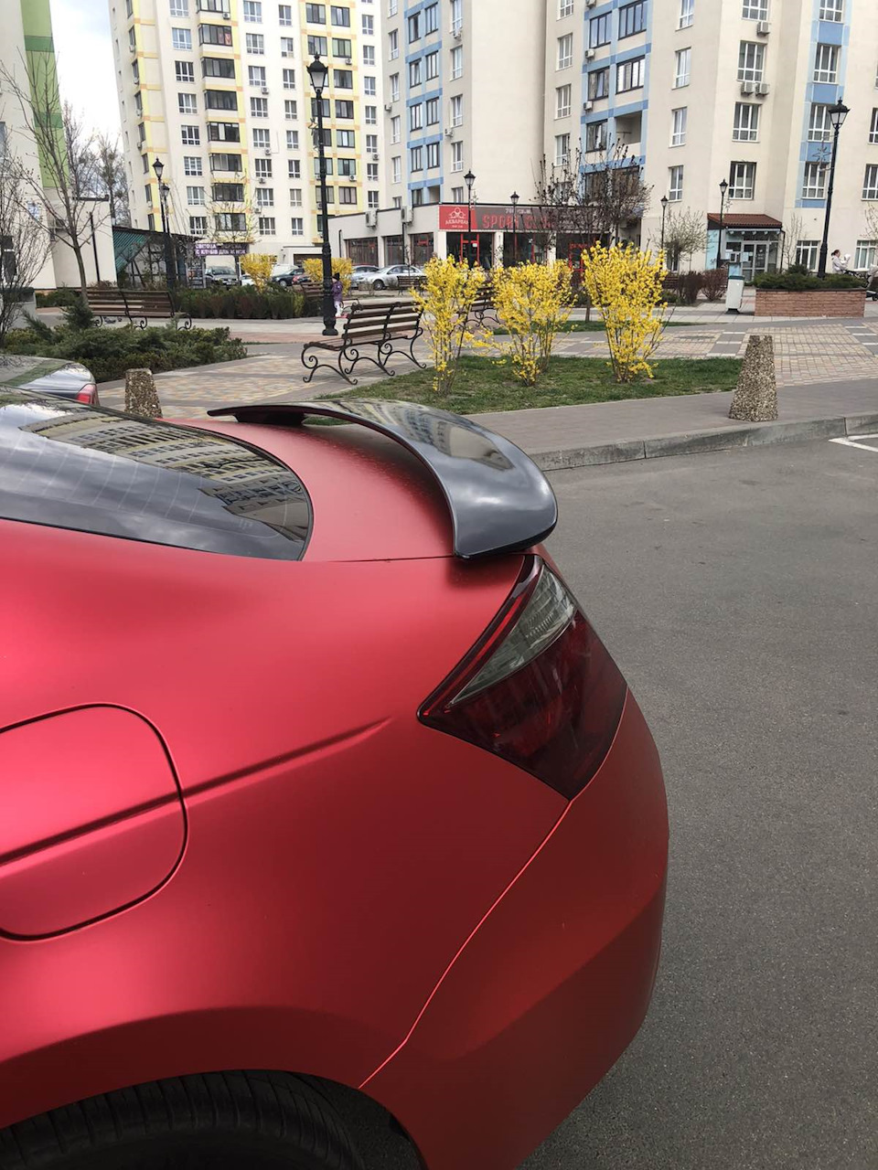Переклеїв спойлер у чорний глянець 1