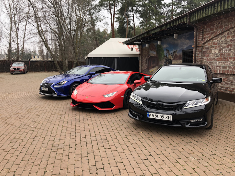28. Фото Honda Accord Coupe 2016 з Lamborghini Huracan 1