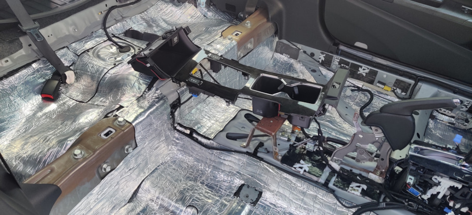 Закінчив повну шумоізоляцію машини 2