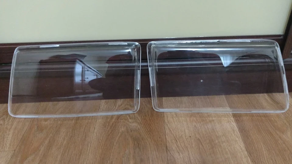 HELP ! Від якої машини може бути це скло фари ?
