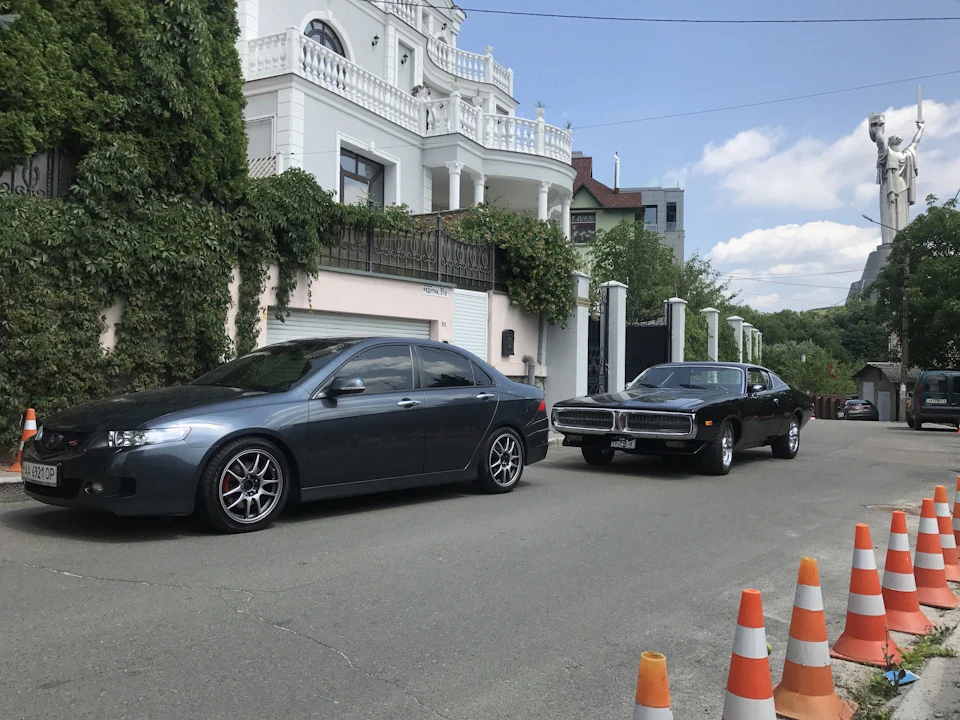 Фото з дуже цікавим апаратом)