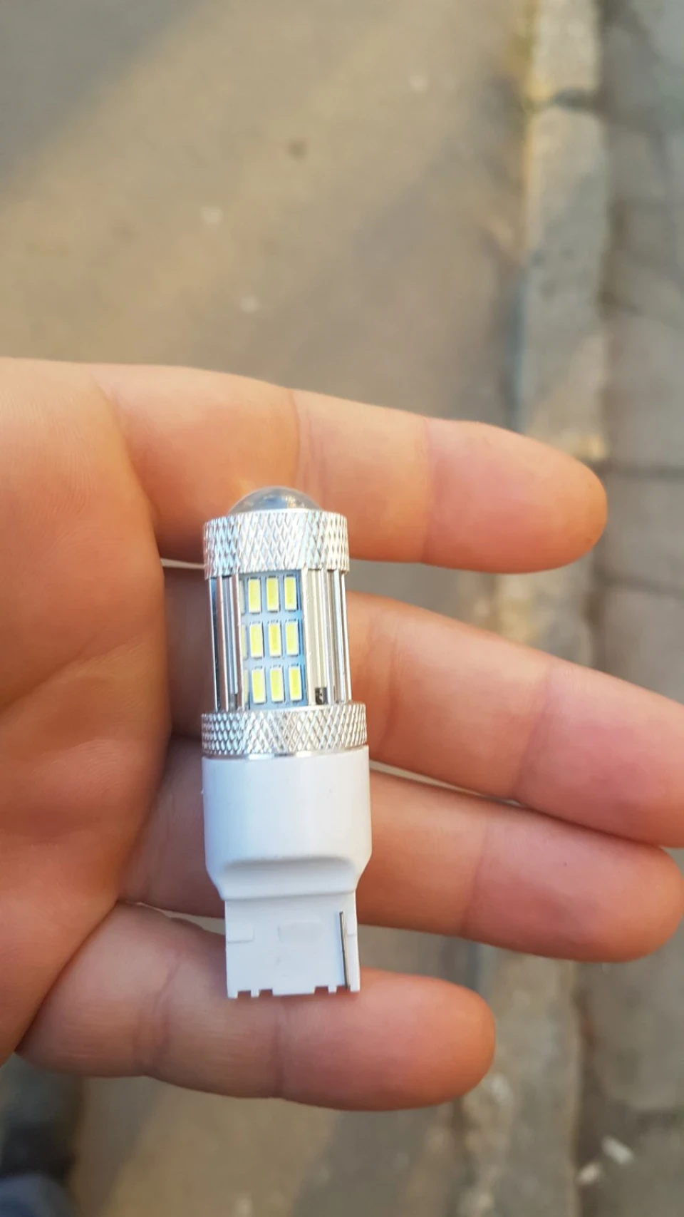 Заміна лампи заднього ходу на світлодіодну