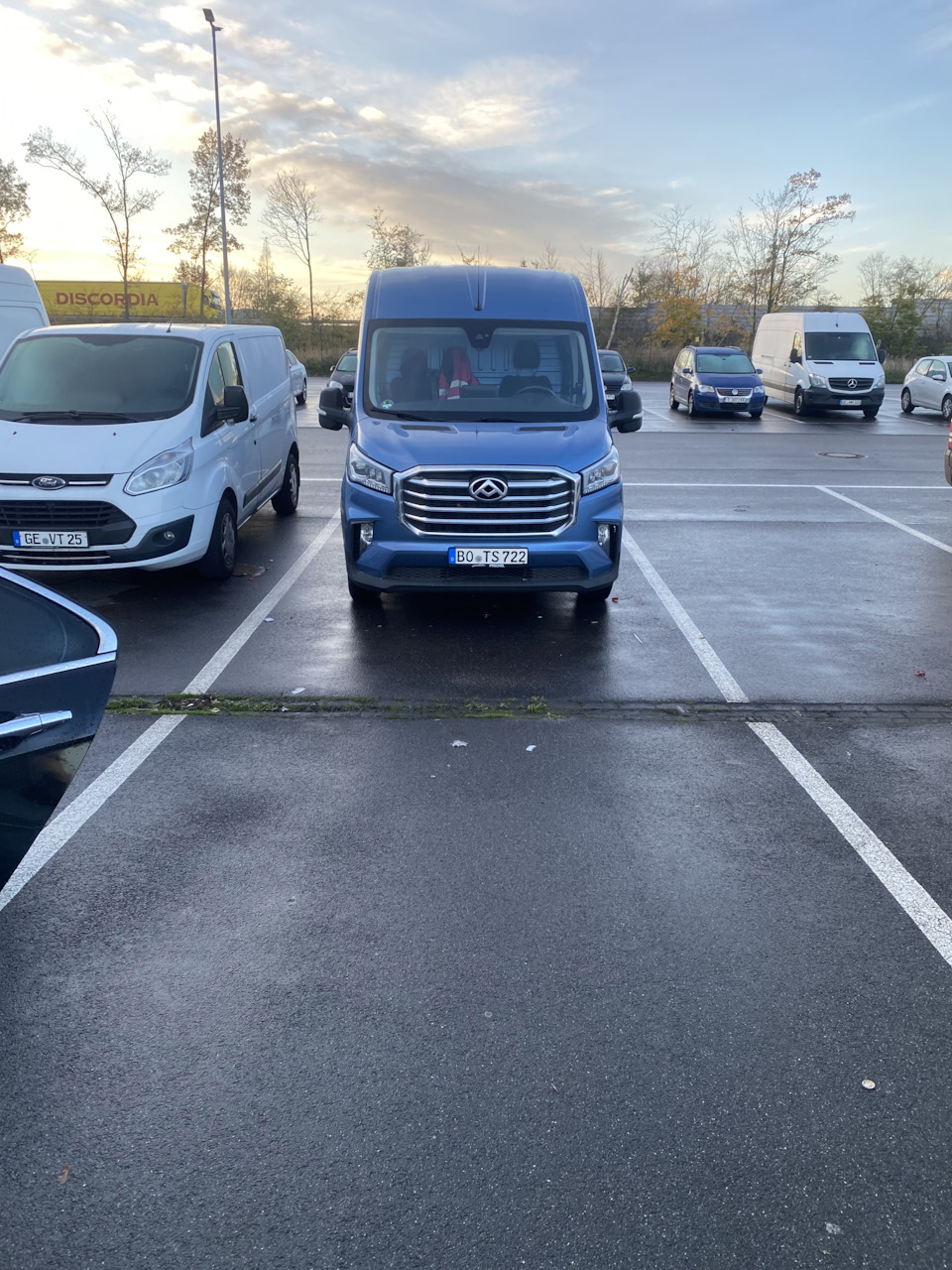 новий автомобіль Maxus 1