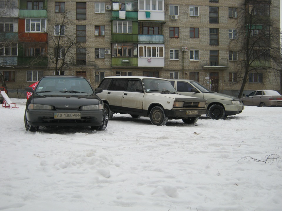 на подвір'ї 4
