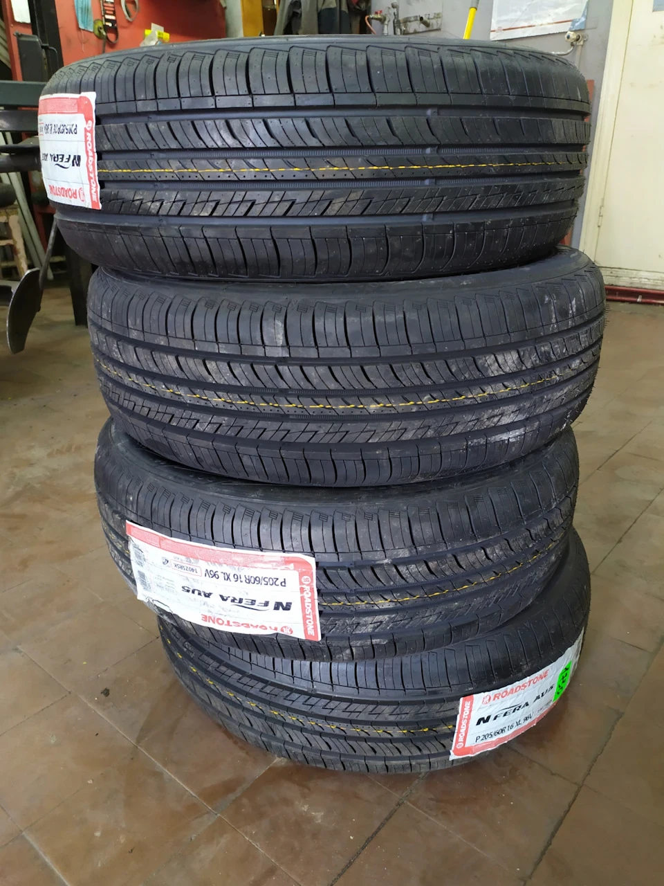 Нова літня гума RoadStone Nfera Au5