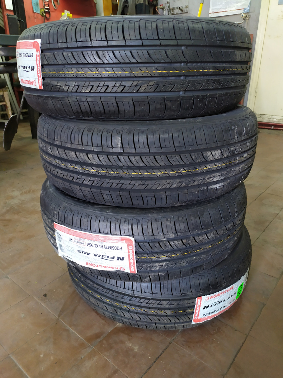 Нова літня гума RoadStone Nfera Au5 1