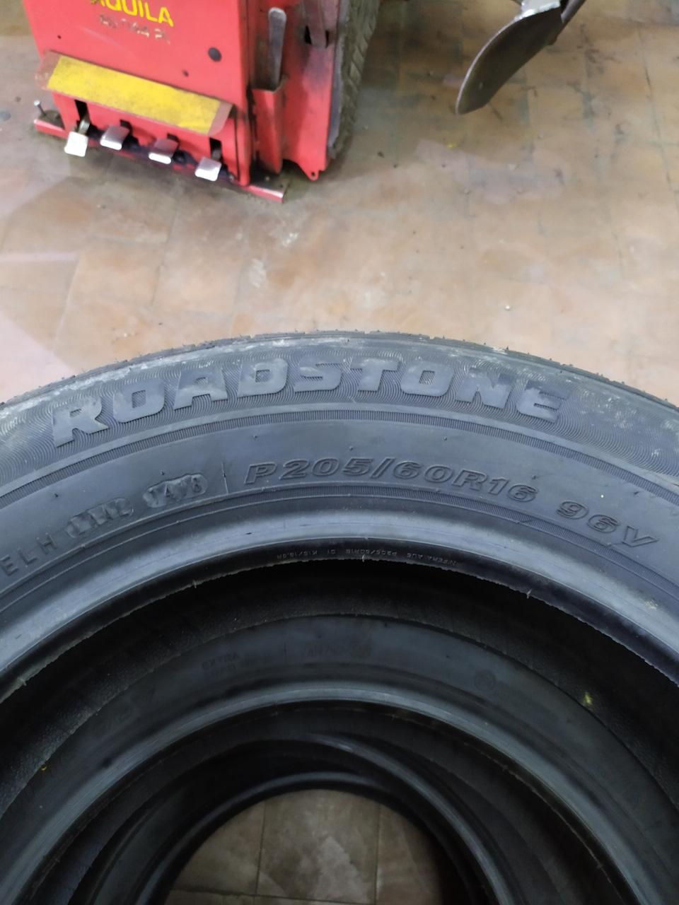 Нова літня гума RoadStone Nfera Au5 2