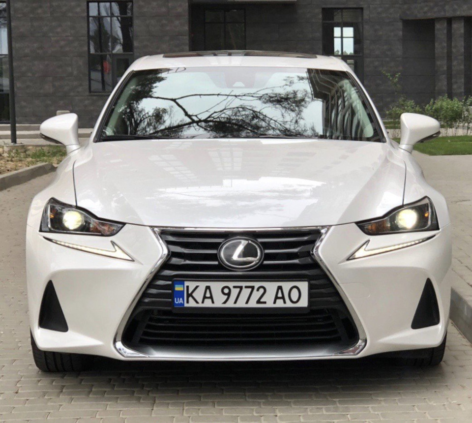 LEXUS IS 300 AWD vs Honda Accord 2.0T 5