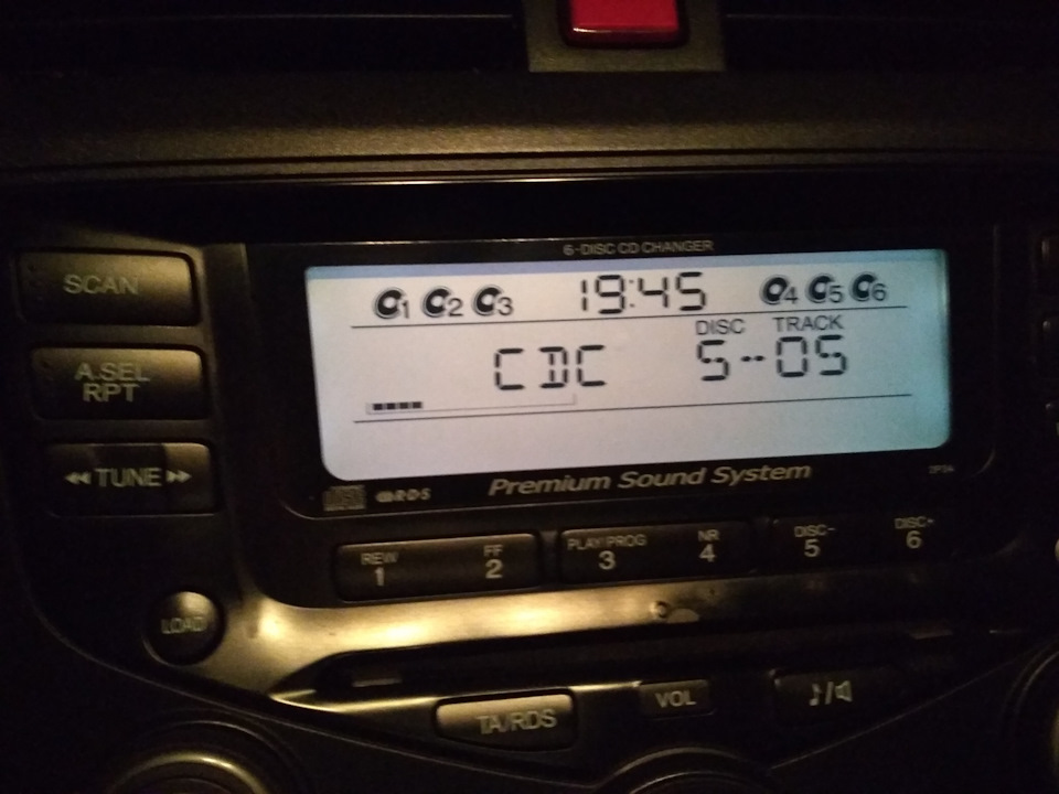 Підтяжка бардачка та встановлення USB адаптера XCarlink 5