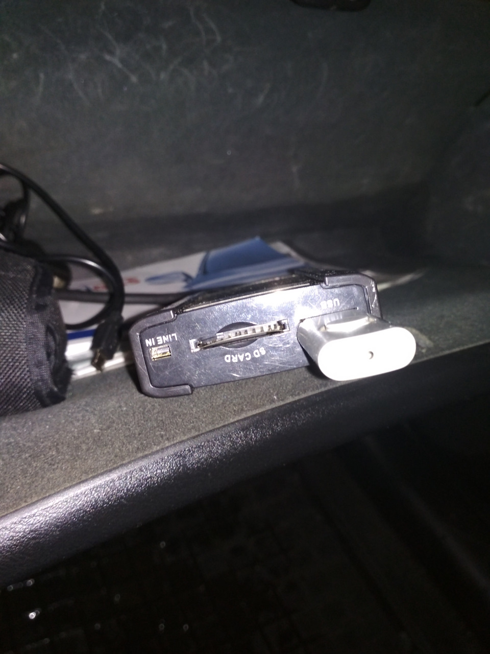 Підтяжка бардачка та встановлення USB адаптера XCarlink 3