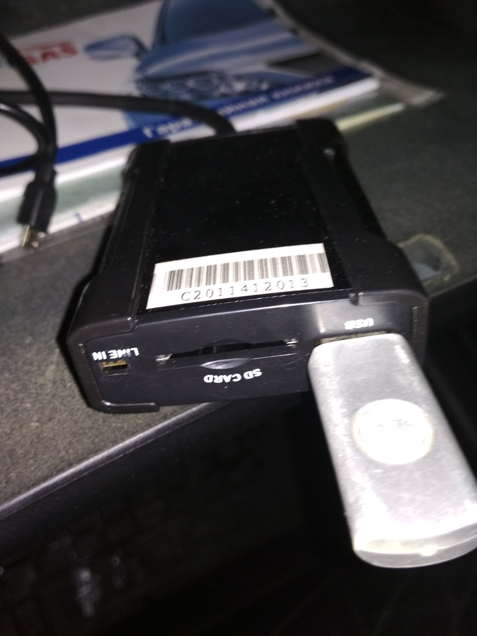 Підтяжка бардачка та встановлення USB адаптера XCarlink 4