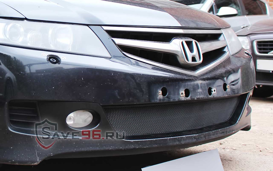 Захисна сітка на решітку радіатора Honda Accord 7 2005-2007р. 1