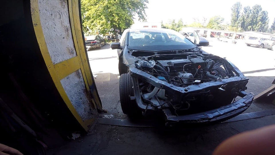 Проміжний етап ремонту 2016 HONDA ACCORD EXL зі США 1