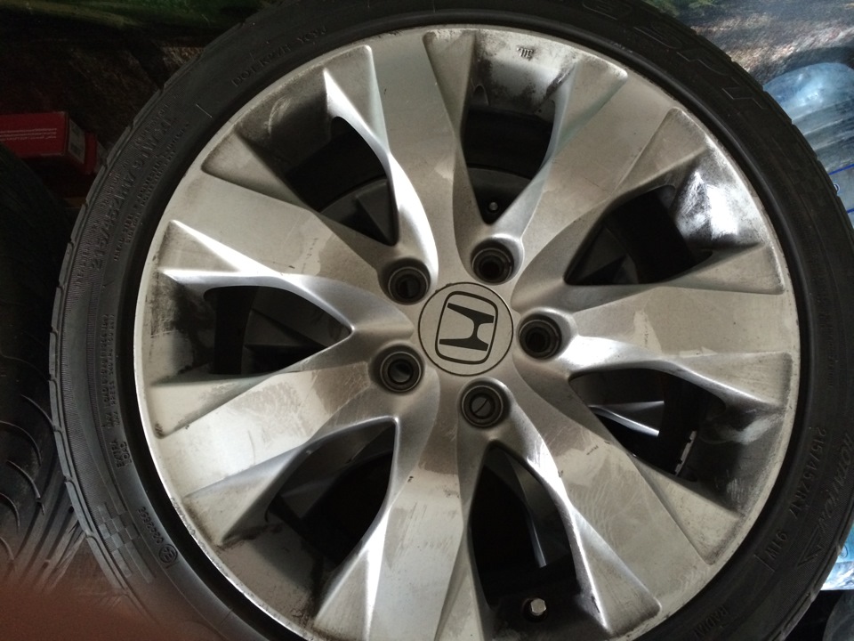 Продам R17 5*114,3 ET 55 7,5J + резина 215/45/17 4